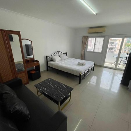 Malee Guesthouse And Restaurant Pattaya Exterior foto