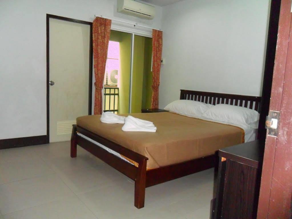 Malee Guesthouse And Restaurant Pattaya Exterior foto
